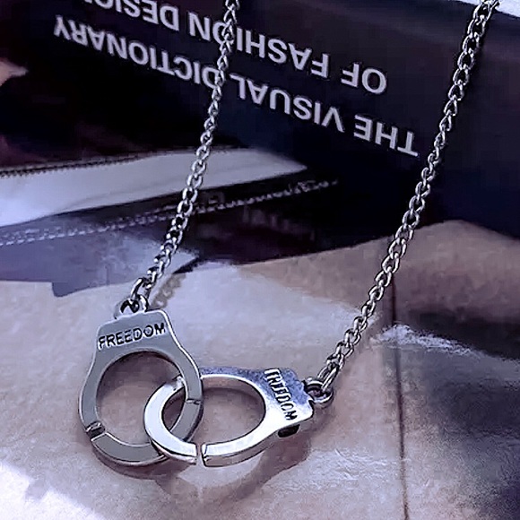 🔴𝟭𝟬/$𝟮𝟱🔴NEW Silver Handcuffs Charm Necklace - Picture 4 of 11